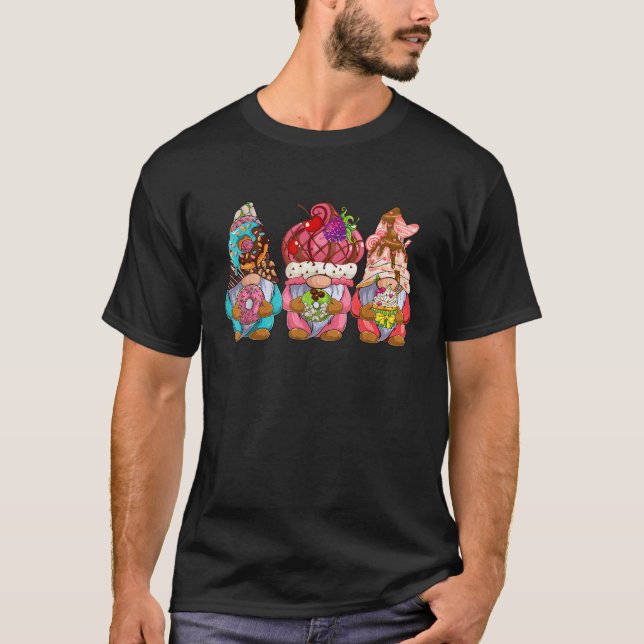 Camiseta Three Gnomes Holding Doughnuts Cupcakes Costume Ki (Anverso)