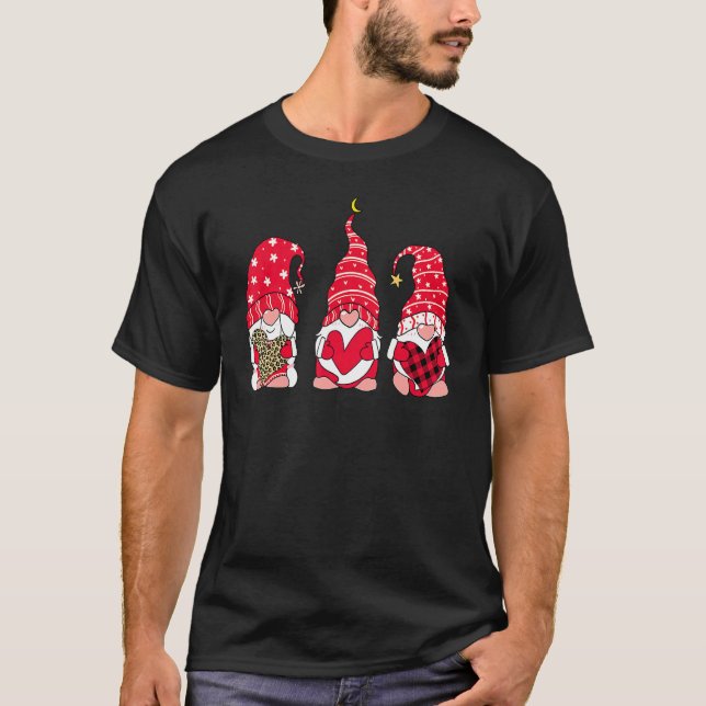 Camiseta Three Gnomes Holding Heart Leopard Happy Valentine (Anverso)