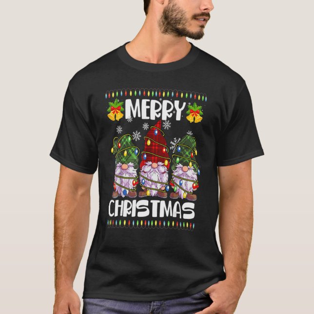 Camiseta Three Gnomes Matching Family Merry Christmas Tree  (Anverso)