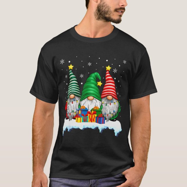 Camiseta Three Gnomes Tree Lights Men Women Matching Xmas H (Anverso)