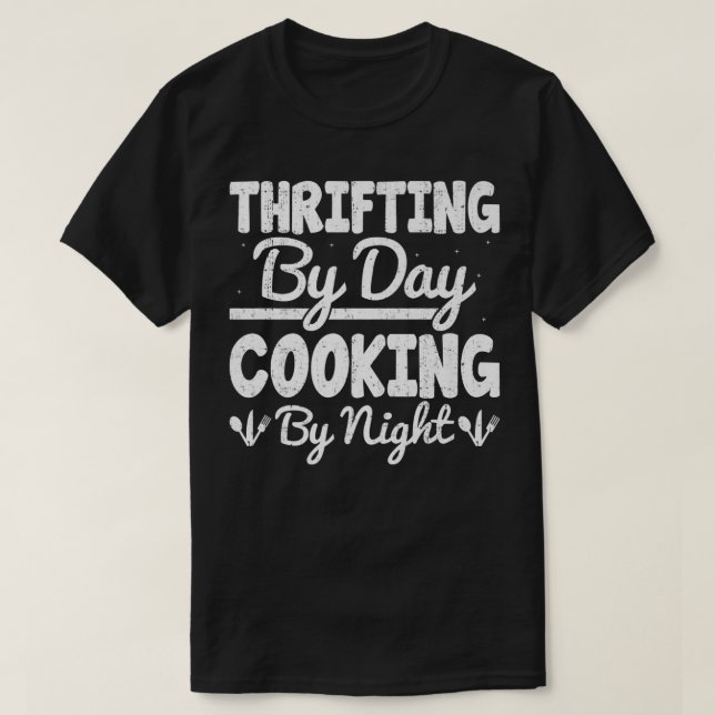 Camiseta Thrifting By Day Cooking By Night Funny Bargaining (Diseño del anverso)