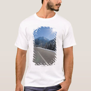 Camiseta Thrugh vacío idílico del camino un paisaje del