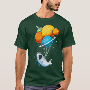 Camiseta Tiburón astronauta de tiburón en el espacio sostie
