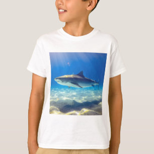 Camiseta Tiburón nadando Agua del Océano Azul