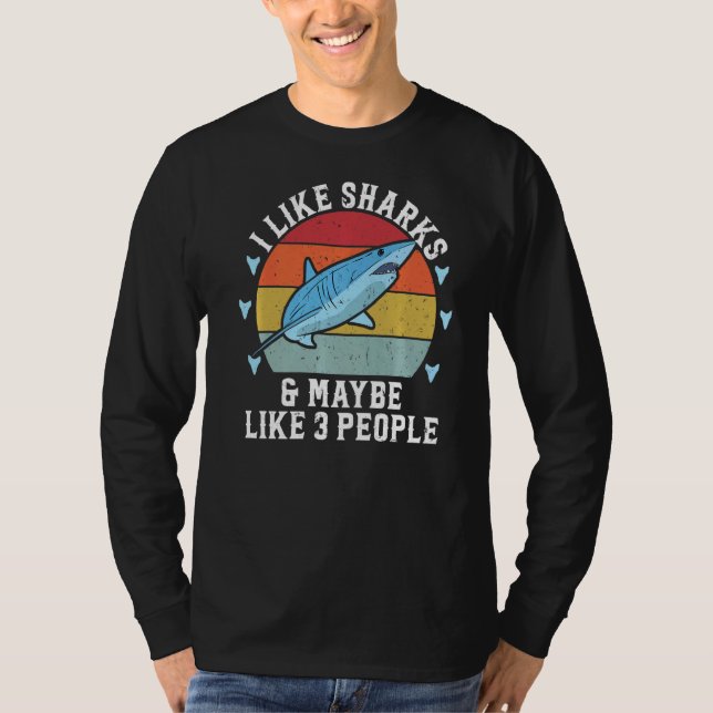 Camiseta Tiburones Y 3 Personas Pescando Al Aire Libre Viaj (Anverso)