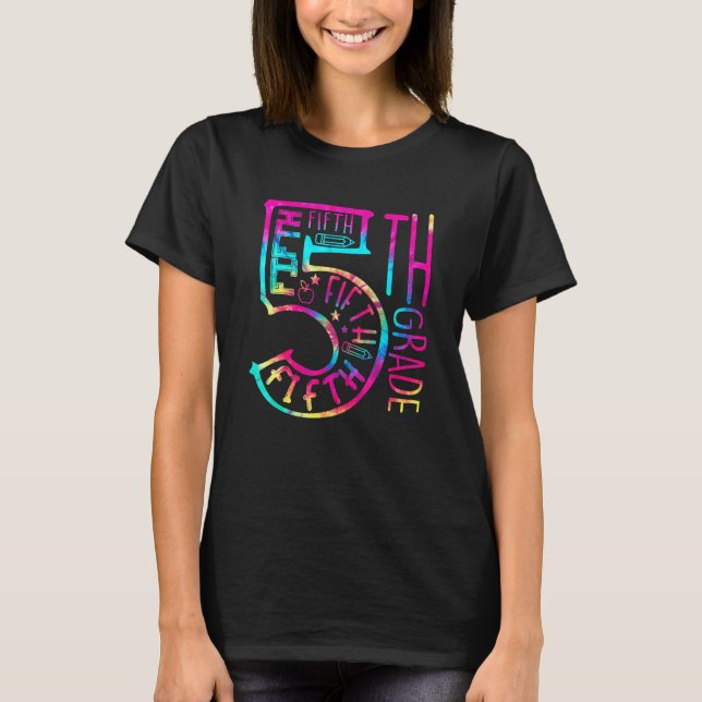 Camiseta Tie Dye 5th Grade Typography Teacher Team Fifth Gr (Anverso)