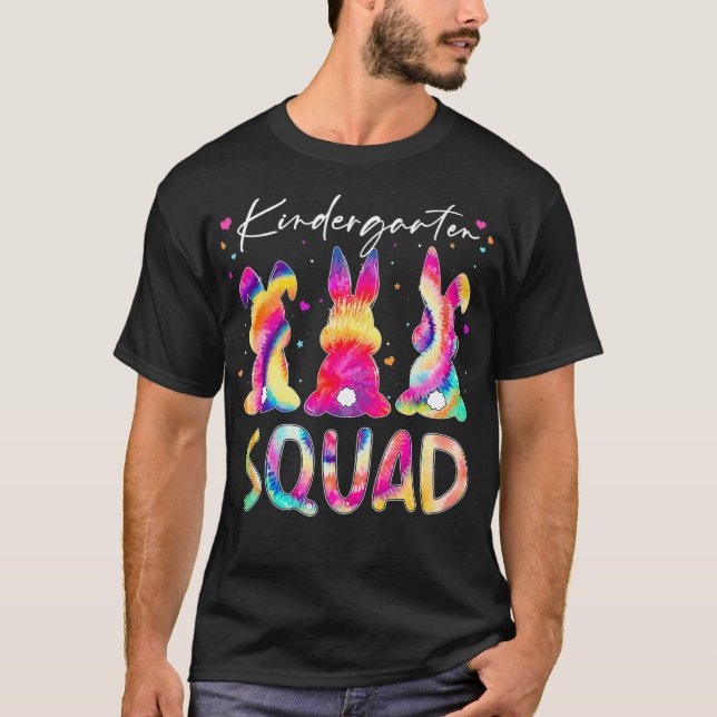 Camiseta Tie Dye Kindergarten Profesora Squad Bunnies Pascu (Anverso)