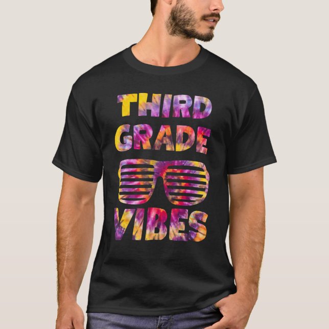 Camiseta Tie Dye Third 3rd Grade Vibes Teacher First Day Of (Anverso)