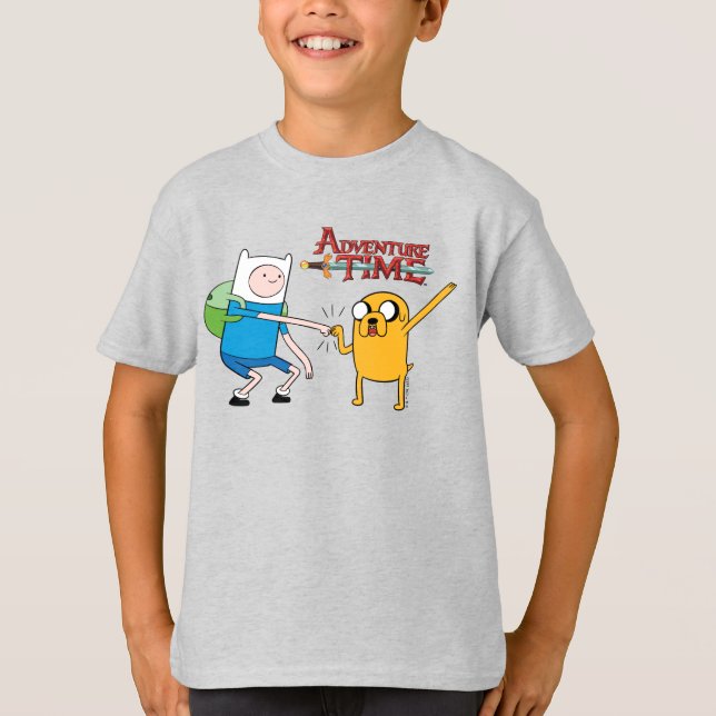 Camiseta Tiempo de aventura | Finn & Jake Fist Bump (Anverso)