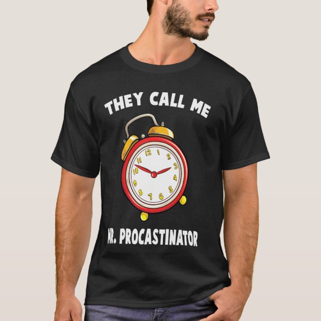Camiseta Tiempo Que Me Llaman Sr Procastinator Stopwatch Fu (Anverso)