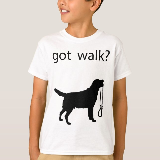 Camiseta ¿Tienes caminata? ¡Un perro grande con correa, muy (Anverso)