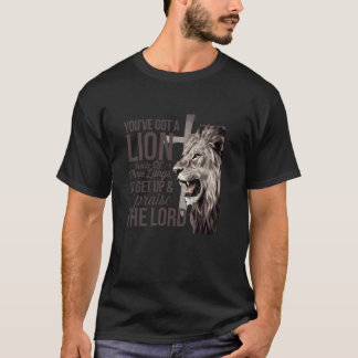 Camiseta Tienes una religión cristiana león dentro de eso
