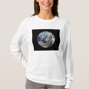 Camiseta Tierra completamente encendida centrada en Europa