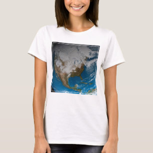 Camiseta Tierra Fuerte con nubes simuladas sobre Norteaméri