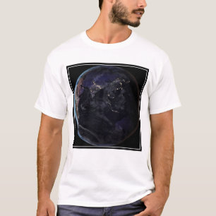 Camiseta Tierra Llena Que Muestra Luces De Asia Por La Noch