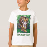 Camiseta Tiger Fiesta Center Birthday Boy<br><div class="desc">Las camisetas personalizadas Birthday Boy de Tigre mate son para el lado divertido de ti con nuestro arte original de un tigre caprichoso parado en una sombreada jungla verde con un cielo amarillo y verde texturado y una divertida frontera verde oscuro. Verán al tigre lindo de Bengala venir y marcharse...</div>
