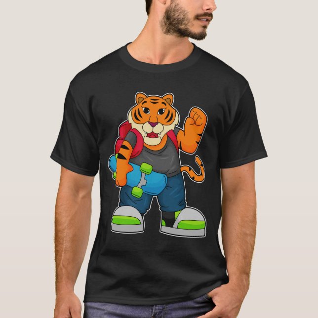 Camiseta Tigre como patinador con patineta (Anverso)