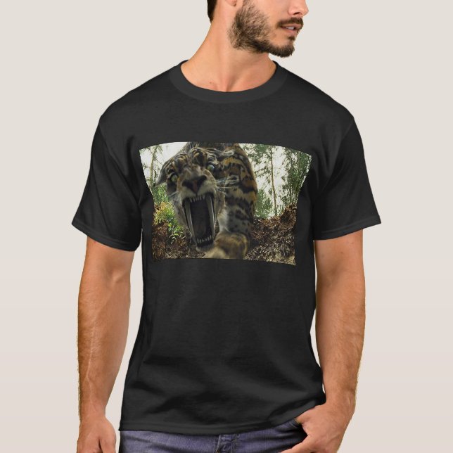 Camiseta Tigre del diente del sable attaking (Anverso)