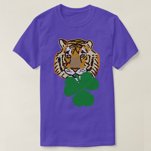 Camiseta Tigre mordiendo shamrock para el día de los patron (Diseño del anverso)