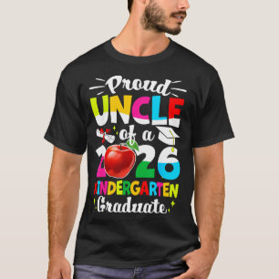 Camiseta Tío orgulloso de una clase de graduados de 2026