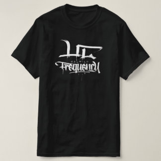 CAMISETA TIPO DE FRECUENCIA HOSTIL  CALIGRAFÍA/GRAFITI