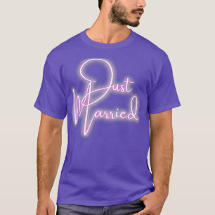 Camiseta Tipo manuscrito anunciando recién casados con Desi