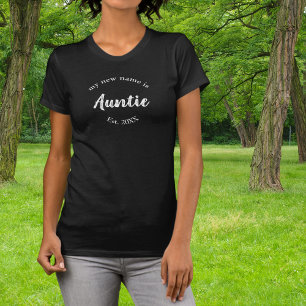 Camiseta Tipografía de guión Auntie con nuevo nombre