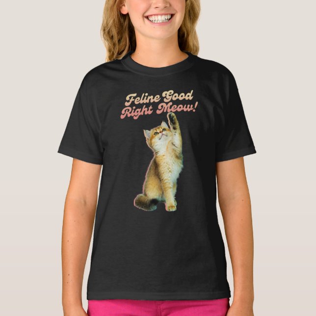 Camiseta Tipografía divertida de gatos con gatitos jugueton (Anverso)