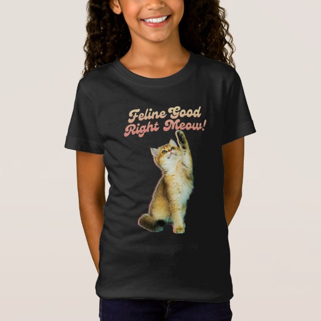 Camiseta Tipografía divertida de gatos con gatitos jugueton (Anverso)