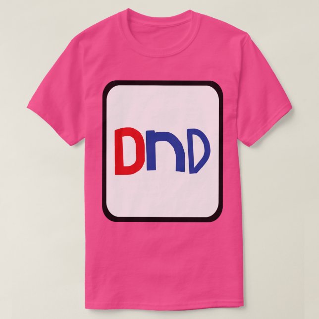 Camiseta Tipografía DND en marco (Diseño del anverso)