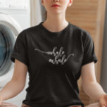 Camiseta Tipografía exhalada por inhalación Yoga escrito a<br><div class="desc">Este diseño fue creado a través del arte digital. Puede cambiar el estilo de esta camisa eligiendo Más > bajo la opción de estilo. Puede personalizarse haciendo clic en el botón personalizar y cambiando el color, agregando un nombre, iniciales o sus palabras favoritas. Contáctame en colorflowcreations@gmail.com si quieres tener este...</div>