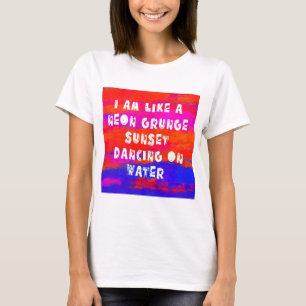 Camiseta Tipografía Gráfica Retro Atardecer Grunge de Neón 
