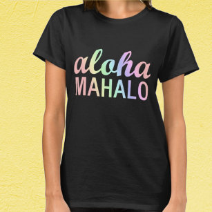 Camiseta Tipografía hawaiana de Aloha Mahalo en el arcoiris