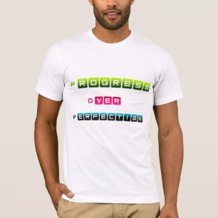Camiseta Tipografía Motivacional Progreso Sobre Perfección
