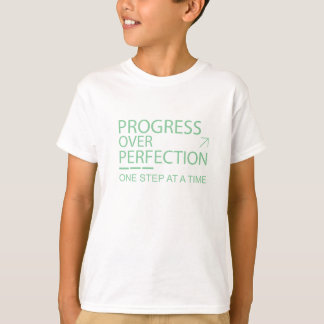 Camiseta Tipografía Motivacional Progreso Sobre Perfección