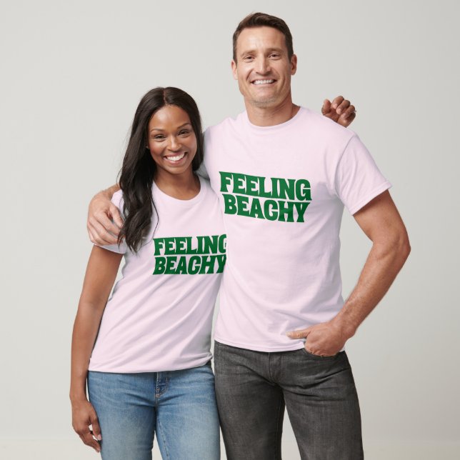 Camiseta Tipografía Retro con Ambiente Playero (Unisexo)