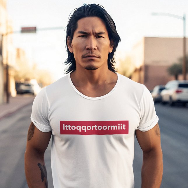 Camiseta Tipografía Roja de Groenlandia Ittoqortoormita (Subido por el creador)