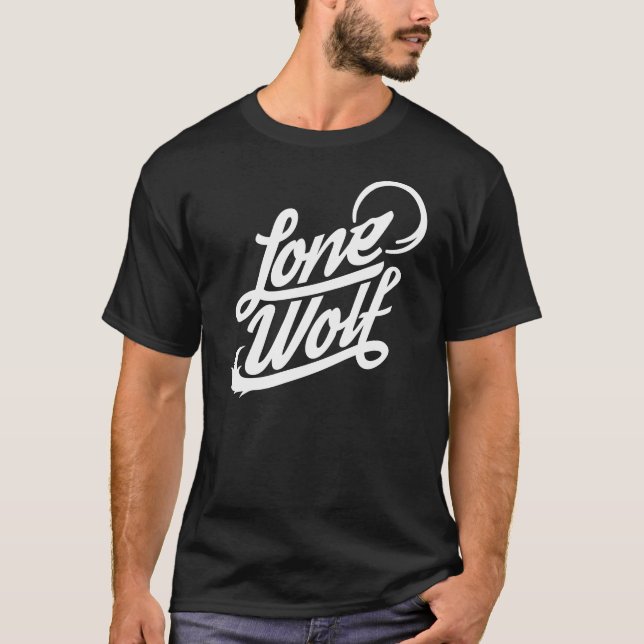 Camiseta tipográfica del lobo solitario (Anverso)