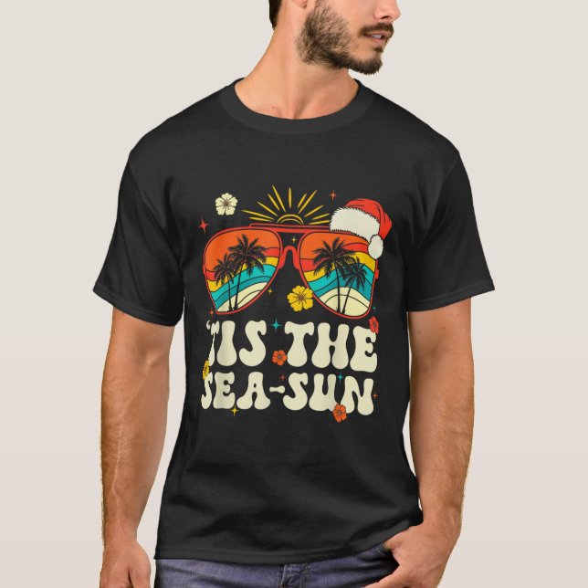 Camiseta Tis The Sea Sun Santa Groovy Christmas In July Sum (Anverso)