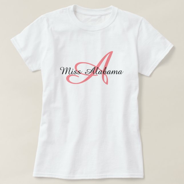 Camiseta Título de Monograma de Miss América superior (Diseño del anverso)