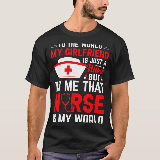 Camiseta To The World My Girlfriend Is Just A Nurse Funny V (Anverso)