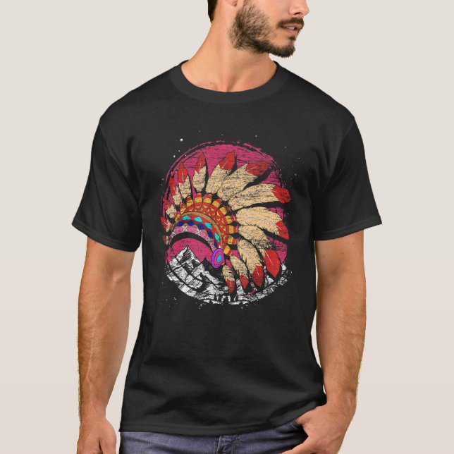 Camiseta Tocados Indígenas Montañas Indio Nativo Ameri (Anverso)