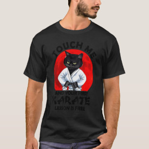 Camiseta Tócame y tu primera lección de karate es gato grat