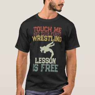 Camiseta Tócame y tu primera lección de lucha libre es grat