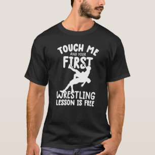 Camiseta Tócame y tu primera lección de lucha libre es grat