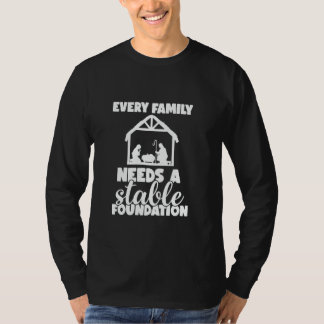 Camiseta Toda Familia Necesita Un Nacimiento Fundacional Es