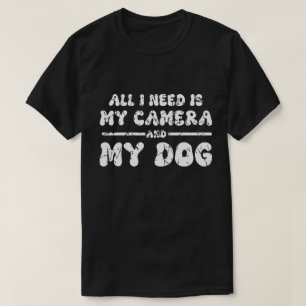 Camiseta Toda mi cámara y perro necesarios