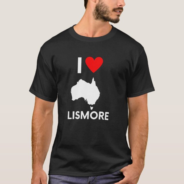 Camiseta Todavía en pie: Corazones resilientes de Lismore (Anverso)