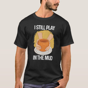 Camiseta Todavía juego en la alfarería de barro