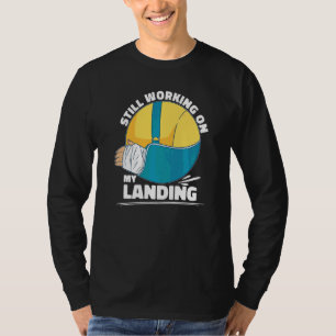 Camiseta Todavía trabajando en mi fractura del brazo al ate